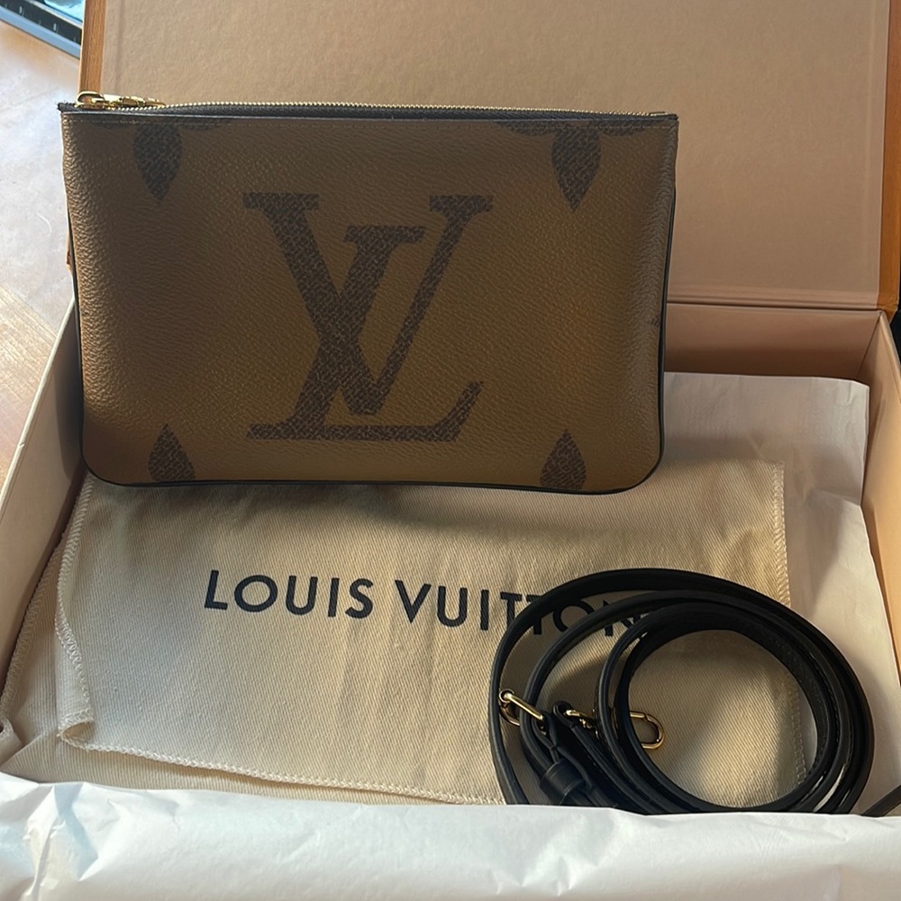 Pre owned LV double pochette